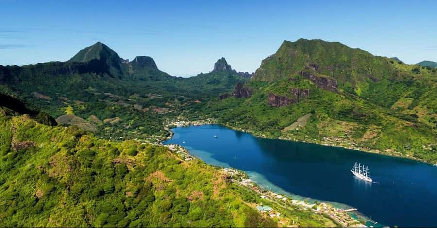 Albert Tours Excursion Safari - Moorea Safari tours&pick up - Cook’s Bay and Opunohu Bay set the scene