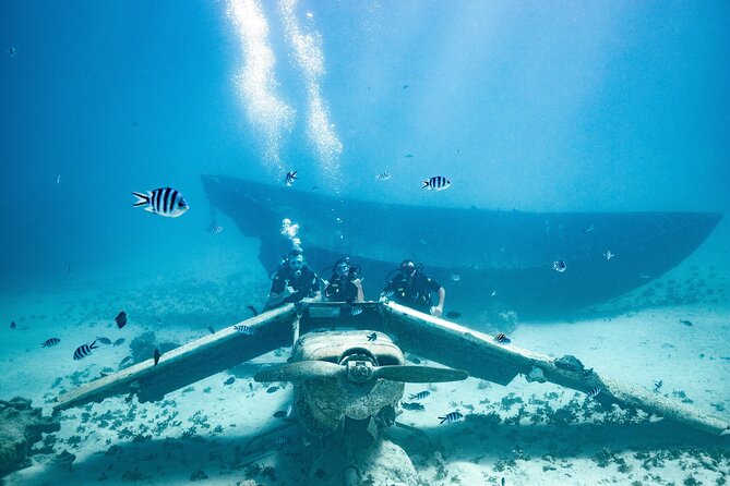 Baptism diving in the turquoise waters of Tahiti - The photo question, and how to plan for it