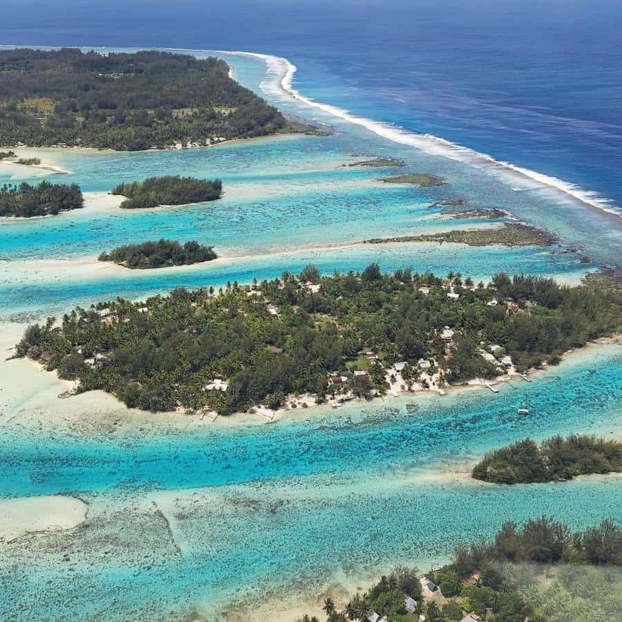 Bora-Bora 30 minutes private flight in light aircraft - Waiting at the cafeteria if your group is larger