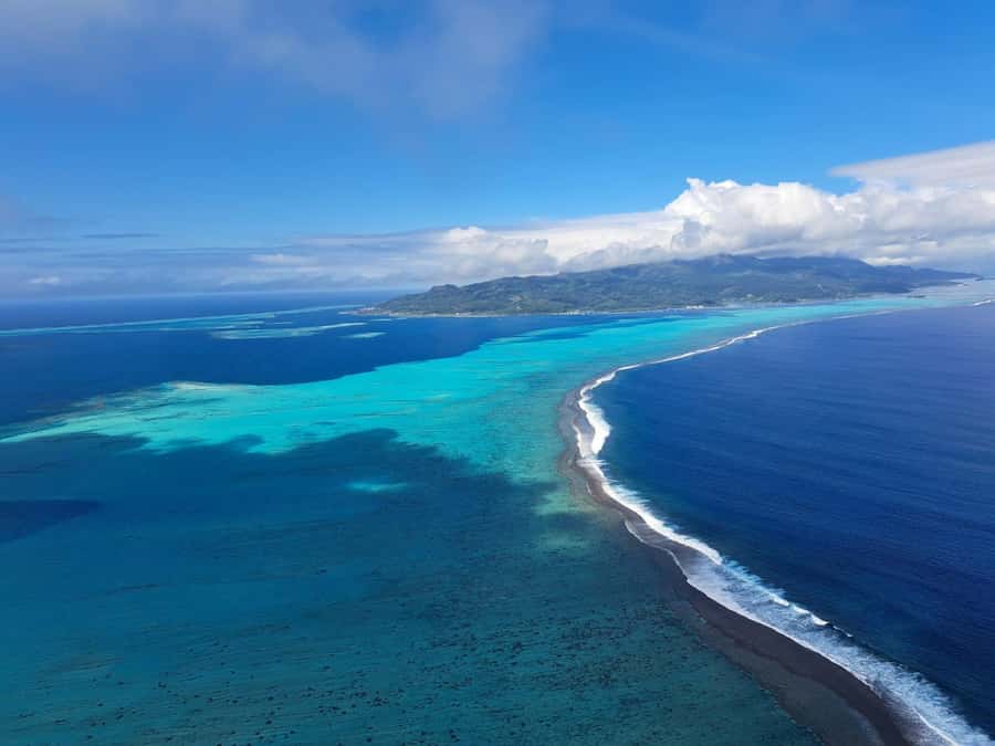 Bora-Bora 30 minutes private flight in light aircraft - Who will get the most from this flight