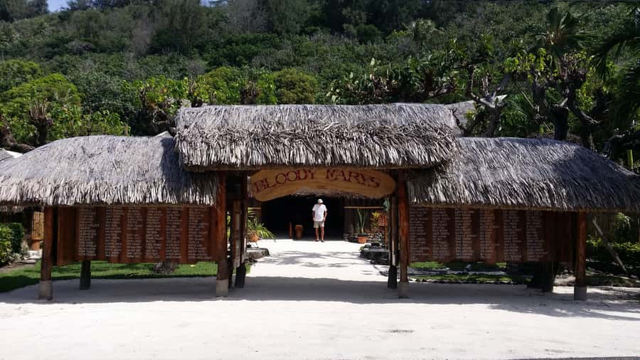 Bora Bora by Land and Sea: 4WD Safari and Snorkel - A 20-mile circuit through Bora Bora’s mountain interior