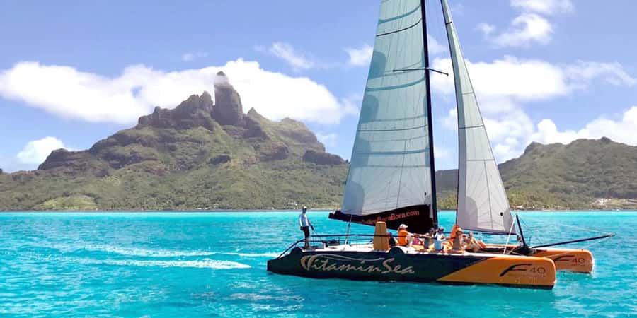 Bora Bora: Half Day Catamaran Sailing & Snorkelling - Service, crew, and the small-group advantage