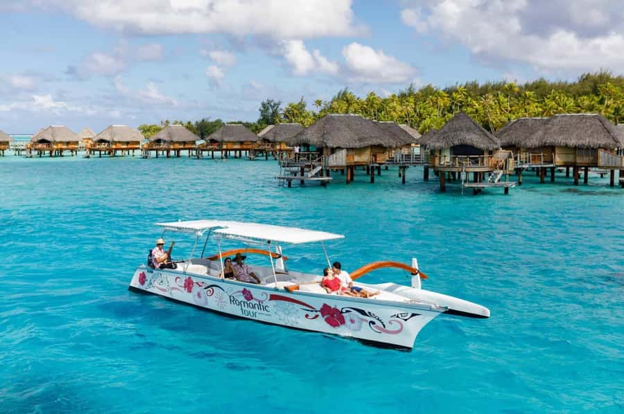 Bora Bora Luxury Tour and Beach Picnic - Snorkeling at the coral garden
