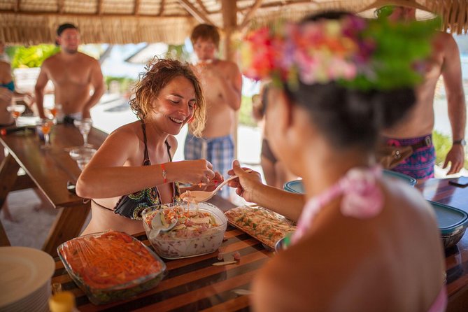 Bora Bora Snorkel Cruise by Polynesian Outrigger Canoe with BBQ Island Lunch - Is the small-group claim clear?