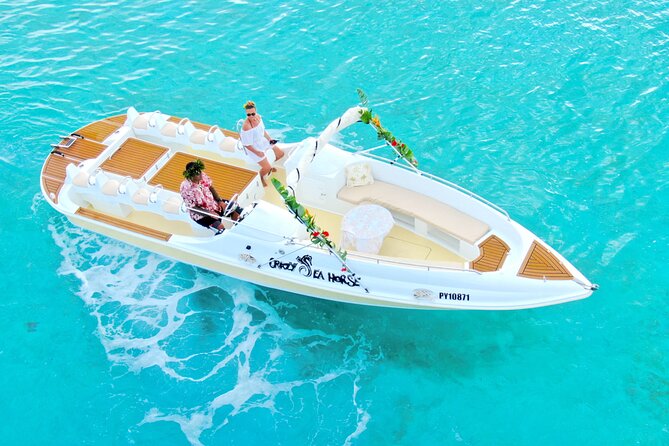 Crazyseahorseborabora Comfortable boat , sensational snorkeling . - A quick ride through Bora Bora’s turquoise lagoon