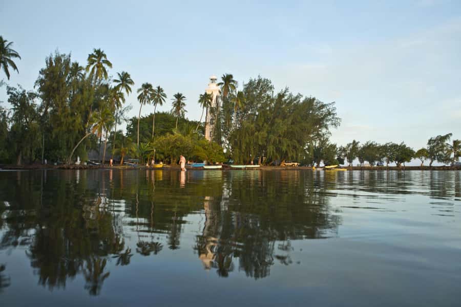 From Papeete: Tahiti Highlights Full-Day Private Tour - Taravao Lookout frames Tahiti Nui and Tahiti Iti