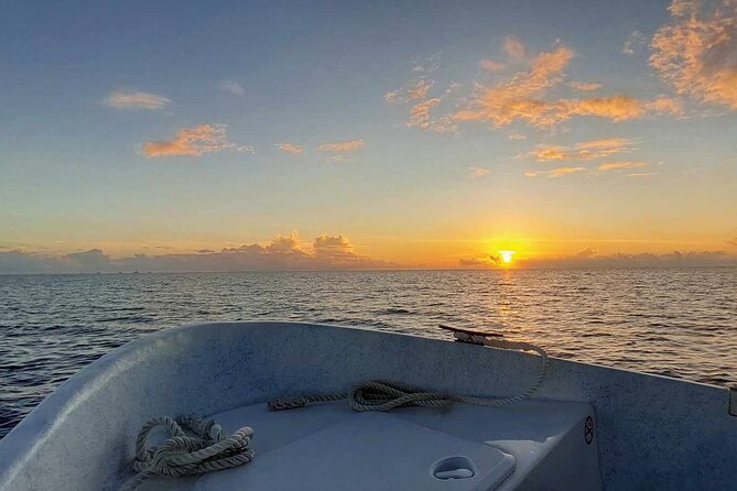 Guided sunset cruise on Raiatea Lagoon - A small boat makes the views more personal