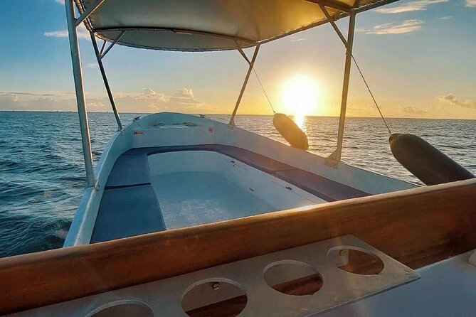 Guided sunset cruise on Raiatea Lagoon - Raiatea Lagoon at the last light