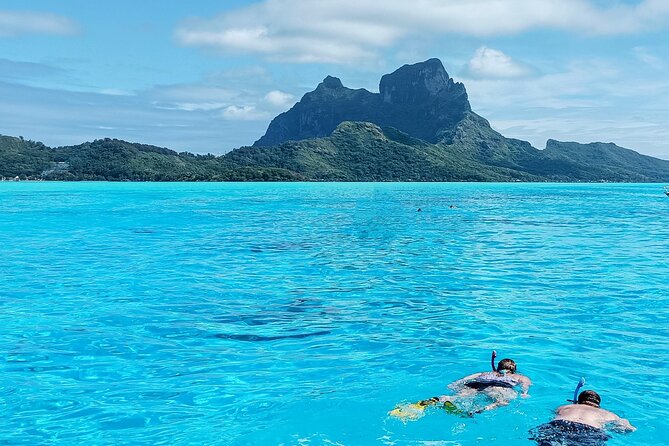 Half a day to discover Bora Bora with O-sea - Swimming with rays and looking for reef sharks