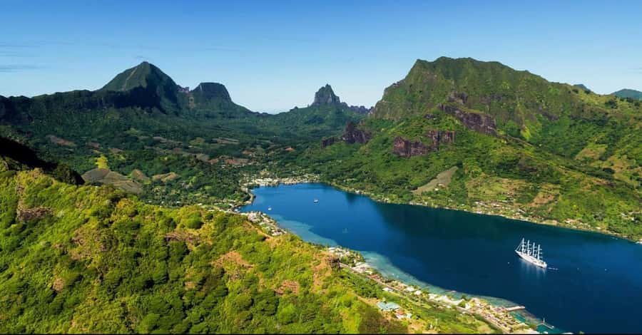 Half day Private tour of Moorea Safari Albert Pick up hotel - Why a private 4x4 is useful on Moorea