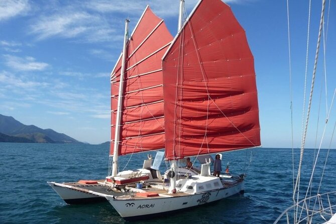 Half-Day Sailing Trip on the Lagoon of Tahiti Comments - Tahiti’s Red-Sailed Canoe Sets the Tone