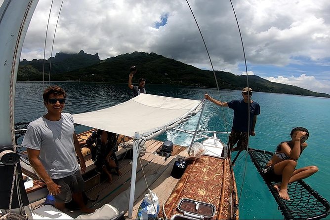 Introduction to sailing and discovering the lagoon - Meeting DE Vaapiti at Hauru