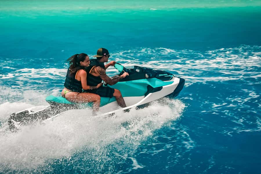 Jet Ski Around Bora Bora - Speed Through Paradise - The island circuit and mountain views