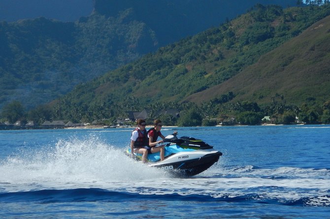 Jet-Ski Découverte 1H00 Jet Ski excursion to Moorea (Single or two-seater) - The one-hour ride along the bay
