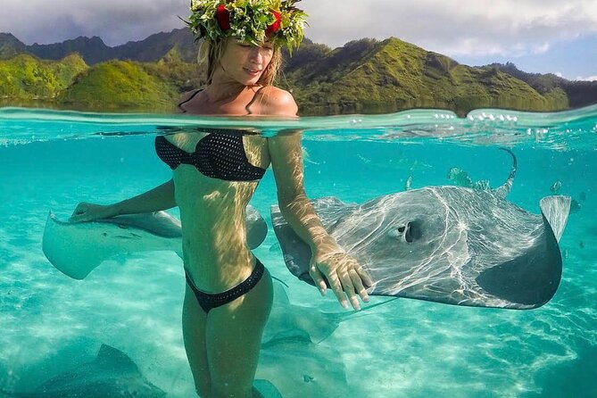 Lagoon Tour in Moorea in Small Group with Lunch - Fresh Fruit, Punch, and a Waterfront Lunch