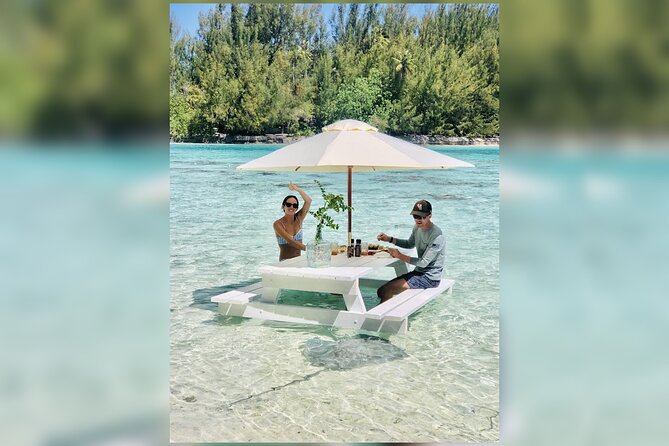 Lagoon Tour + lunch with your feet in the water on a Motu - The morning begins with Moorea’s marine life