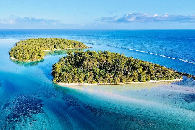 Lagoon Tour + lunch with your feet in the water on a Motu - Guides make the lagoon more than a pretty boat ride