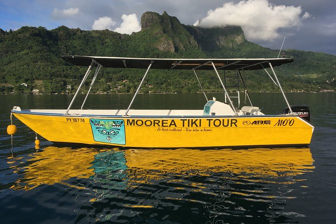 Land and Sea cultural tour to discover traditions, heritage and the lagoon - A six-hour look at Moorea from the water