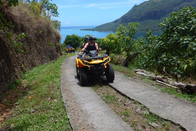Medium Combo in Moorea of 2 hours of Jetski and 2h30 of Quad - The break between the two activities