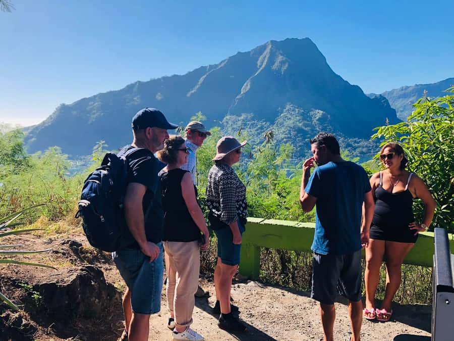 Moorea:4X4 safari excursion between land and sea with lunch - Magic Mountain and the first big view