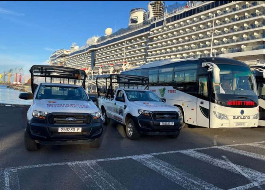 Moorea Cruise Ships 4x4, Belvedere Magic mount PRIVATE Tours - Juice factory, distillery, and tastings