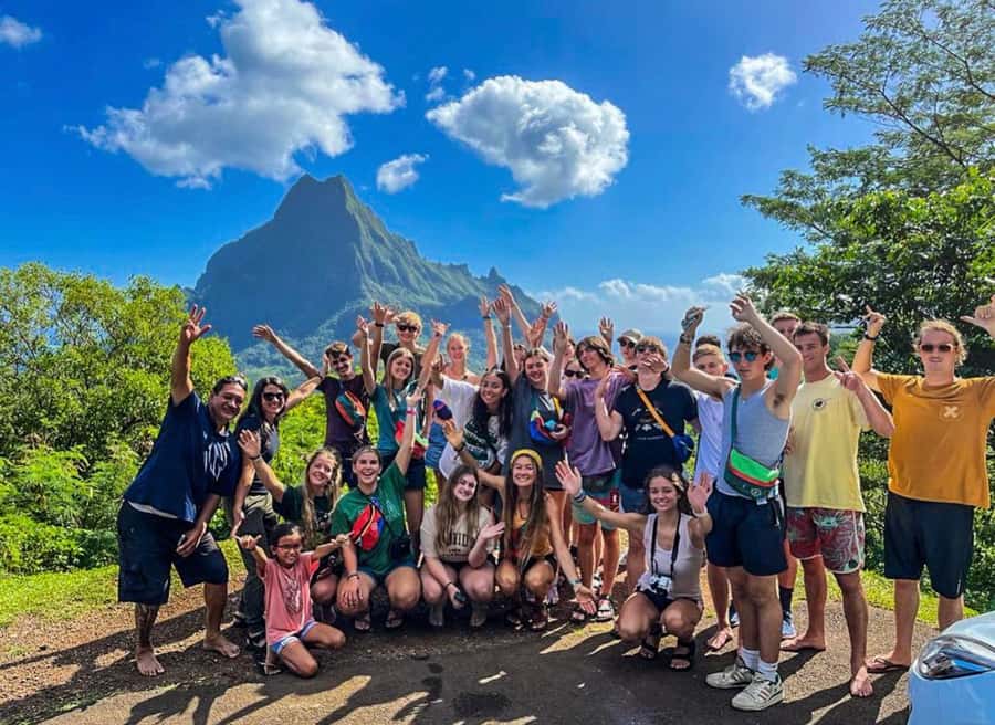 Moorea Cruise Ships: 4x4, Belvedere,Magic Mountain pineaple - Opunohu Bay and the road into Moorea’s interior