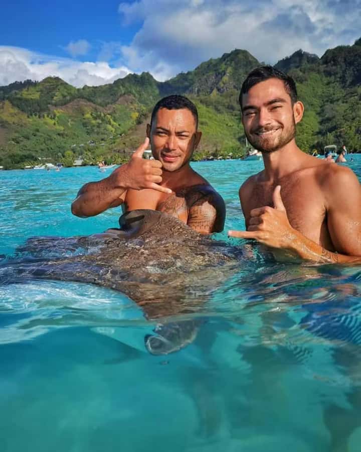 Moorea: Glass Bottom Boat Adventure with Lagoon Wonders - Why this Moorea lagoon trip feels different