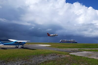 Private 30-minute flight downwind of Huahine