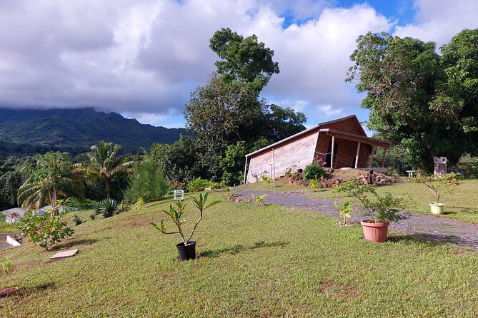 Private and guided visit to Mystery House Raiatea - Raiatea’s house of optical tricks