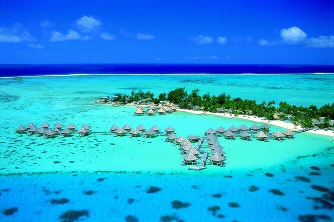 Private flight, in a light plane over the Polynesian motus from Raiatea - The waiting area is part of the experience