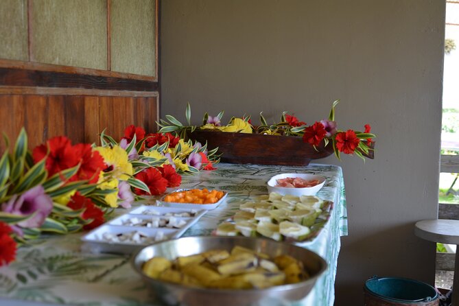 Private Safari Adventure Tour in Bora Bora with Local Guide - What the guides add to the drive