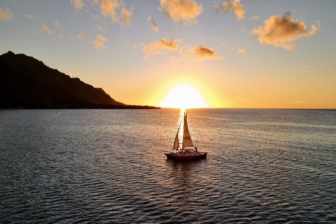PRIVATE Sunset Cruise : Moorea Sailing on a Catamaran named Taboo - Ōpūnohu Bay on the return