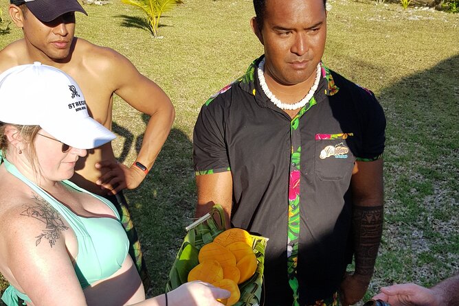 SHARED FULL DAY CULTURAL & LAGOON TOUR - Bora Bora Cultural Lagoon Tour - Black tip sharks and stingrays in shallow water