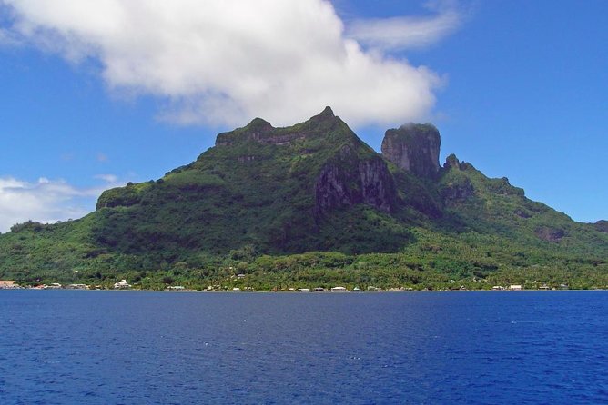 SHARED FULL DAY CULTURAL & LAGOON TOUR - Bora Bora Cultural Lagoon Tour - A local meal during the island day