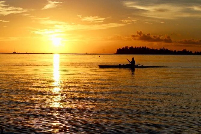 SHARED SUNSET LAGOON CRUISE - Bora Bora Cultural Lagoon Tour - A small boat made for Bora Bora’s sunset