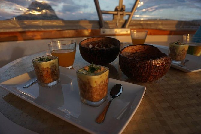 SHARED SUNSET LAGOON CRUISE - Bora Bora Cultural Lagoon Tour - The western sunset stop