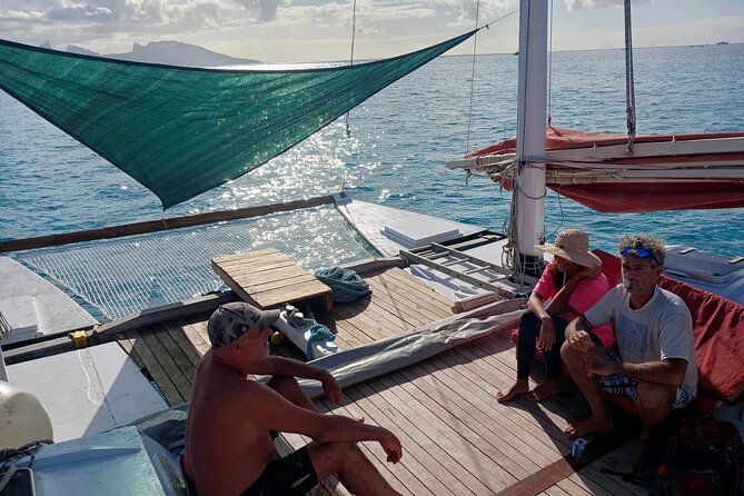 Sunset sailing trip on the Lagoon of Tahiti - Fruit, juice, and a local punch at the end