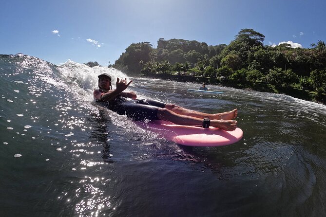 SURF TAHITI Bites & Waves – Surf experience with every bite - A quieter setting instead of a crowded surf class