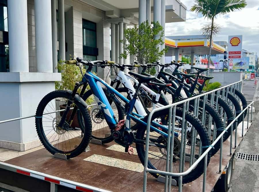 Tahiti E-bike, mtb, vtt Tour with Swimming and Lunch - Riding into Titaaviri Valley