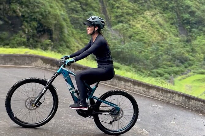 Tahiti excursion adventure circuit MTB MTB E-Bike private valley - Riding the 4x4 track into the forest