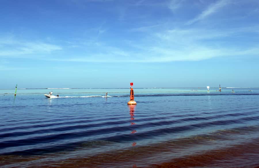 Tahiti: Private Half Day Culture and Nature Highlights Tour - Cooling off at Mara’a Cave