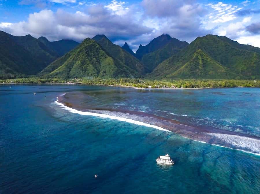 Tahiti: Teahupoo Wave Watching Tour - Boarding at the Teahupoo marina