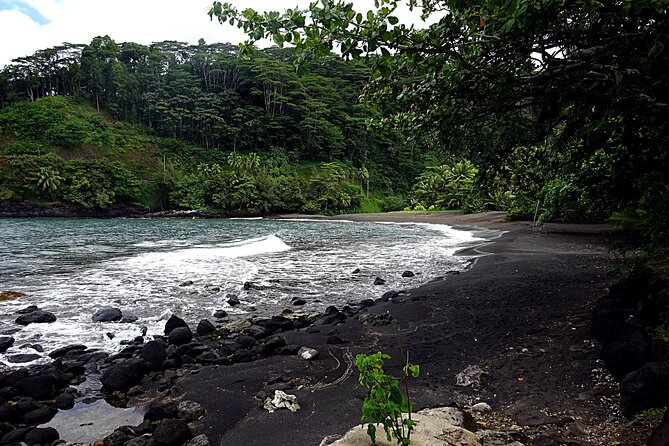 Tahiti: Tour of the East or West Coast (Half Day) - Arahoho Blowhole and the force of the sea