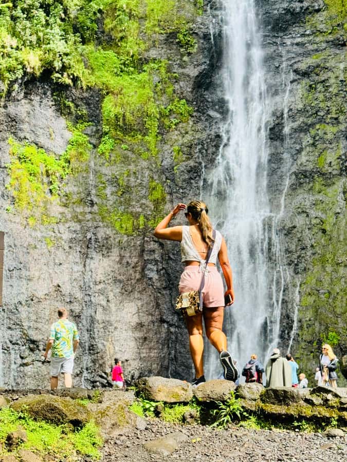 Tahiti: Unique East Coast Half Day Tour with Local Guide - Papeete’s palace, market, and street art