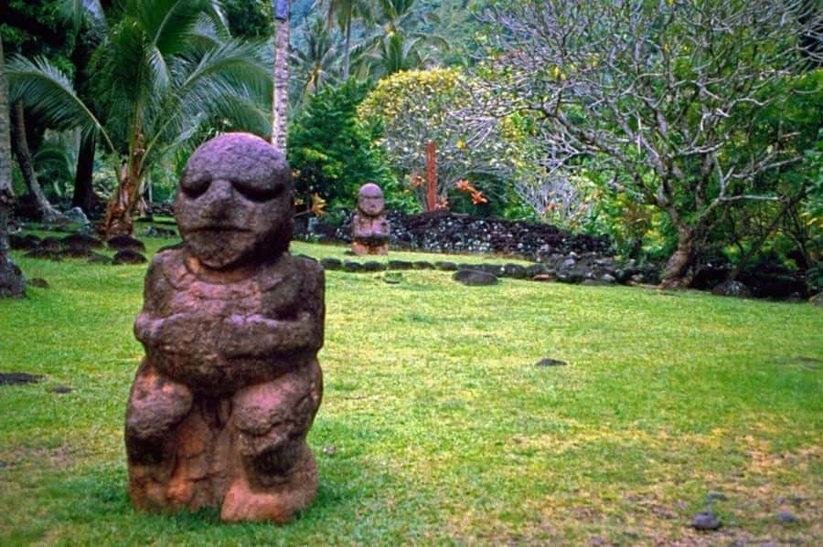 Tahiti: West and East Coast Island Tour with Waterfalls - Ārahurahu Marae opens the cultural side