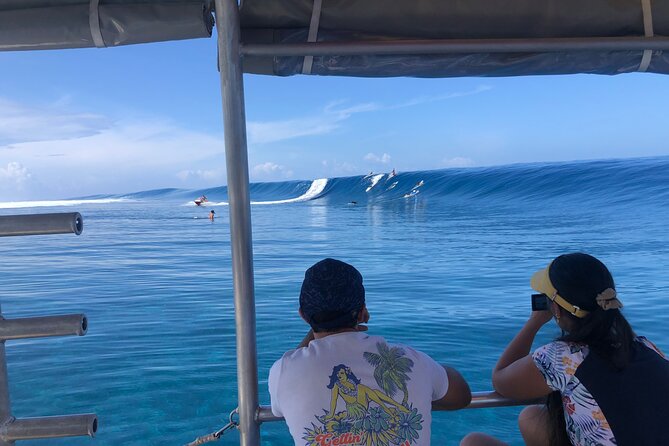 Taxi Boat to Watch the Teahupoo International Surfing Competition - Getting close to the SHISEIDO Tahiti Pro