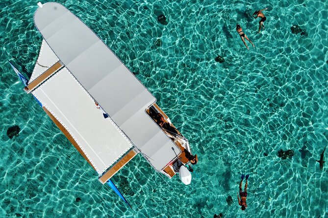 The Vanilla tour of Taha'a in a comfortable outrigger canoe - Why this Tahaa outing works so well