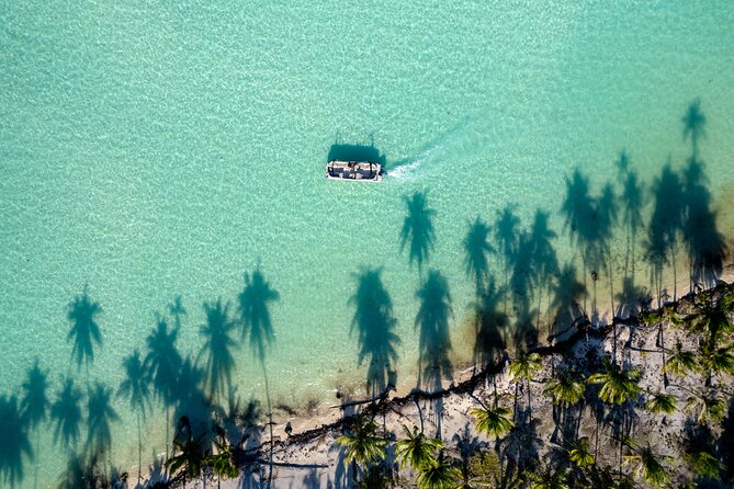 Toa Boat Bora Bora Private Lagoon tour with Lunch On Majestic Pontoon Boat - The optional three-seat towable buoy