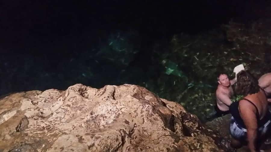 Tongatapu: 3-Hour East Coast and Anahulu Cave Tour - Royal tombs in central Nuku’alofa