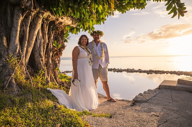 Unique photo shoot in the heart DE Moorea: Beach & mountain combo - Stop 6: Cooks Bay completes the coastal set